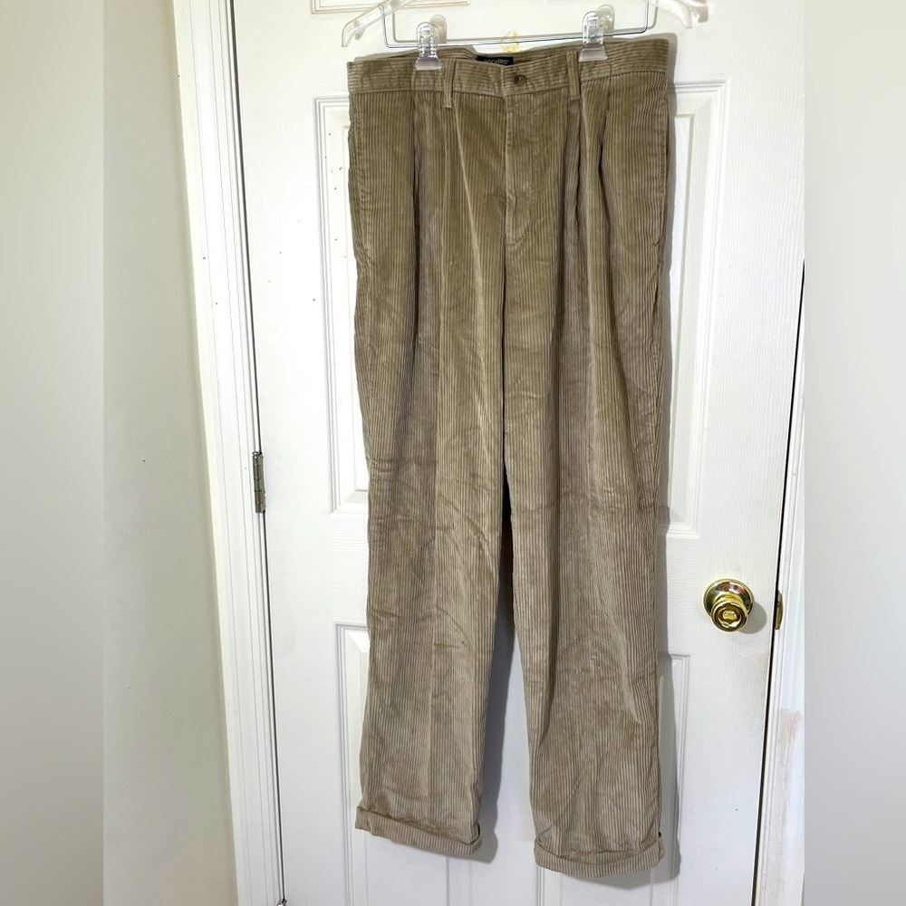 DOCKERS Khaki Pleated Pant Relaxed Fit Size 34X34
